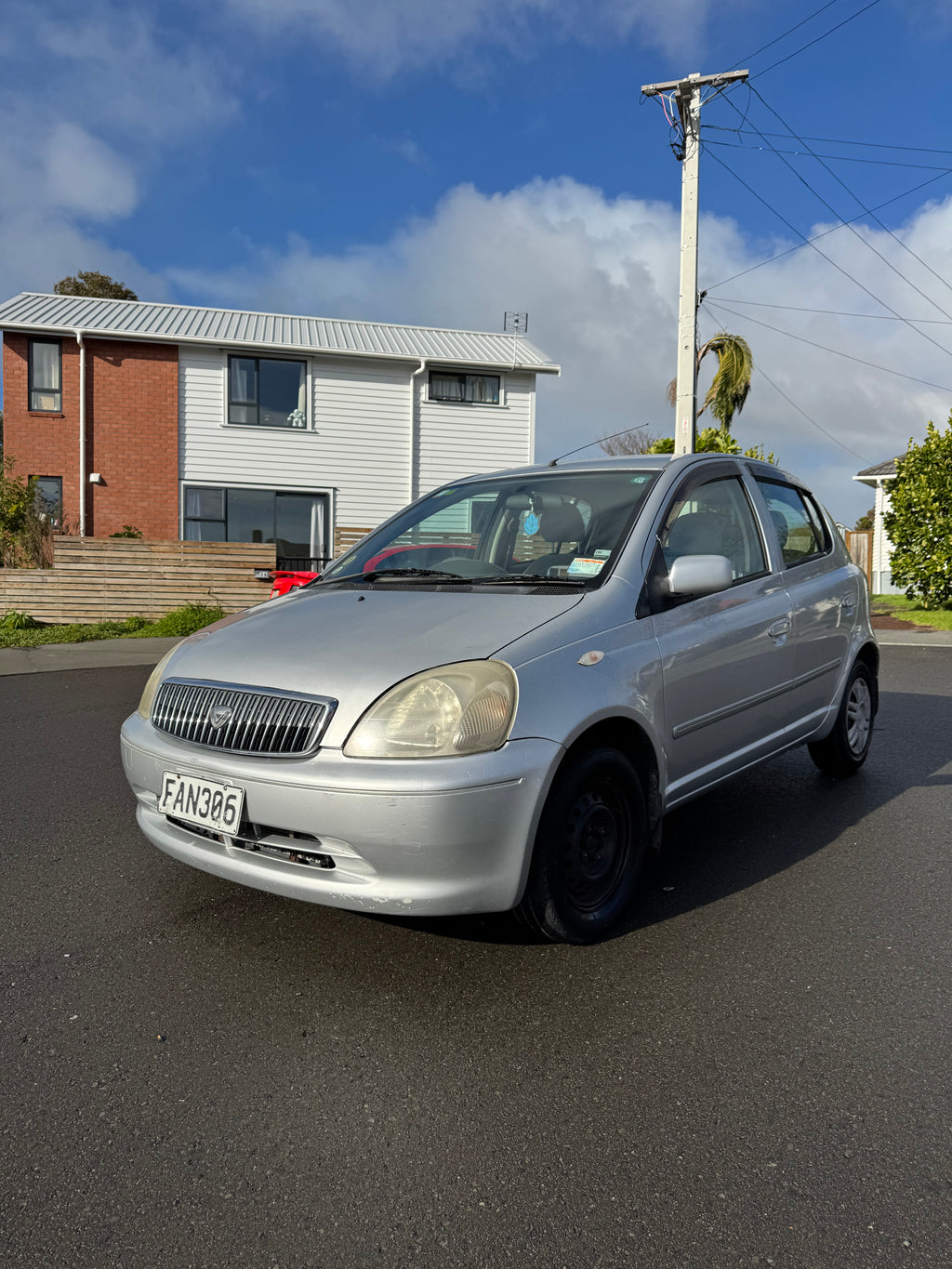 2000 Toyota Vitz Clavia – Low KMs