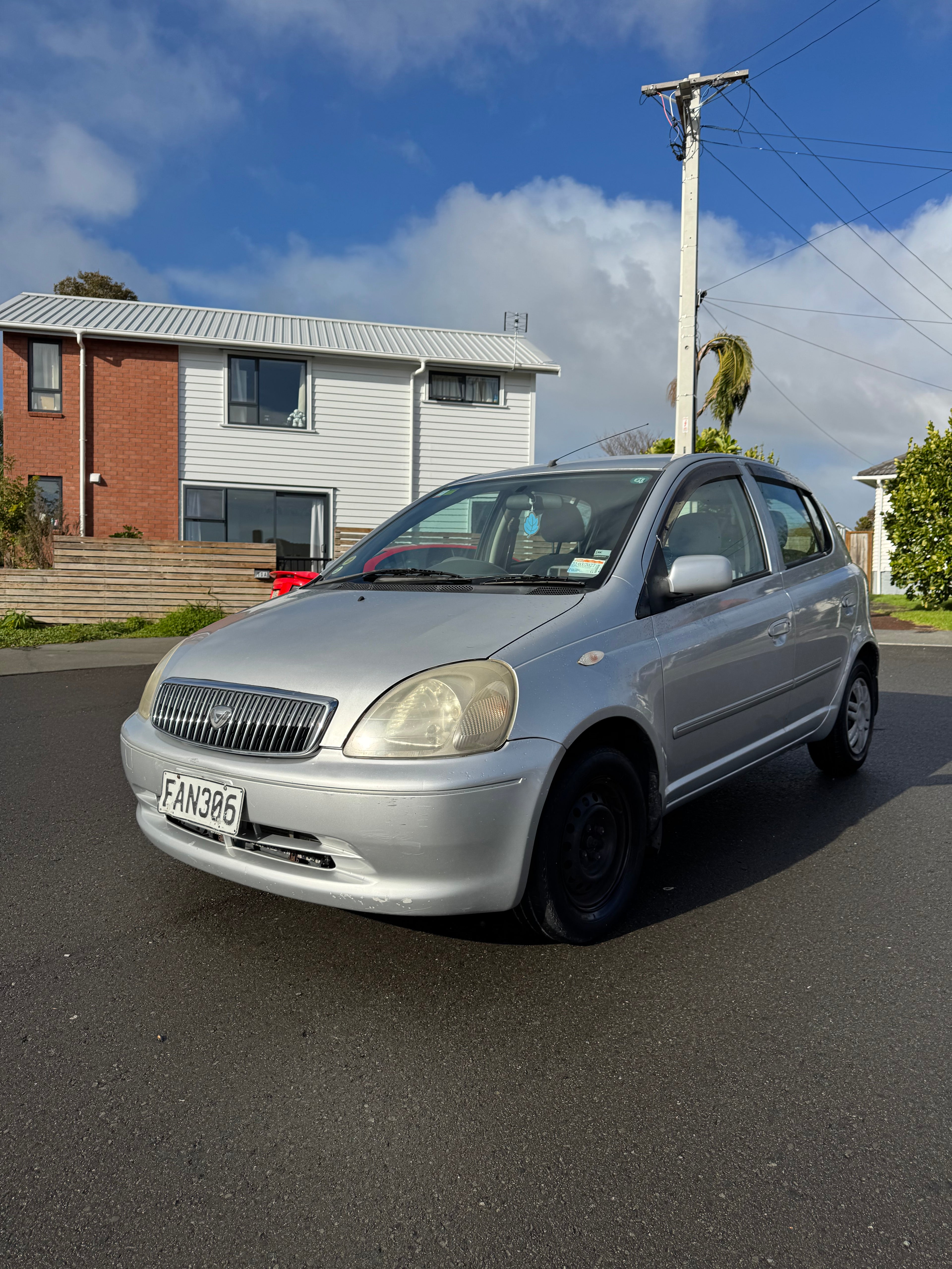2000 Toyota Vitz Clavia – Low KMs