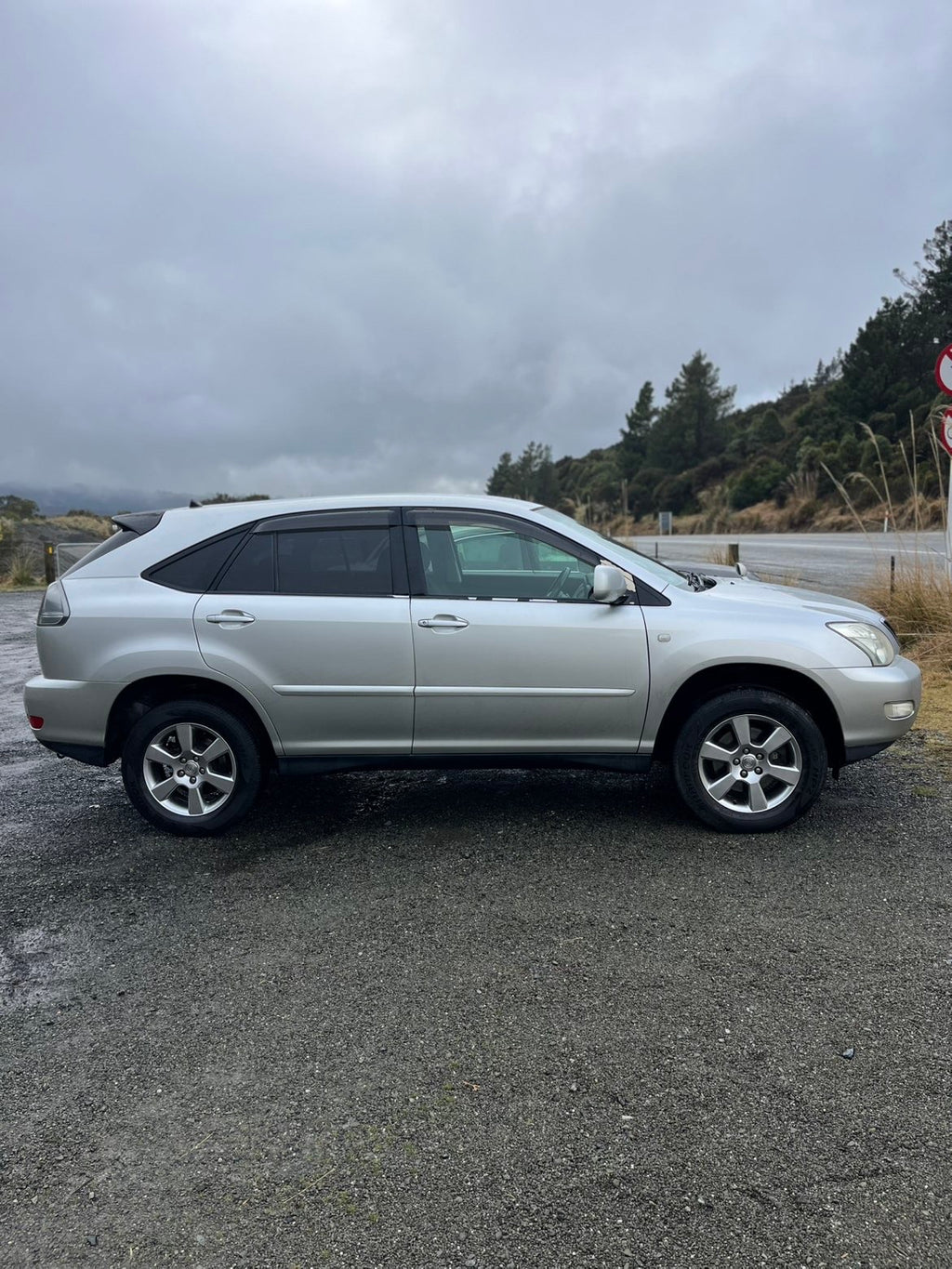 2005 Toyota Harrier 240G AWD - Low Kms!