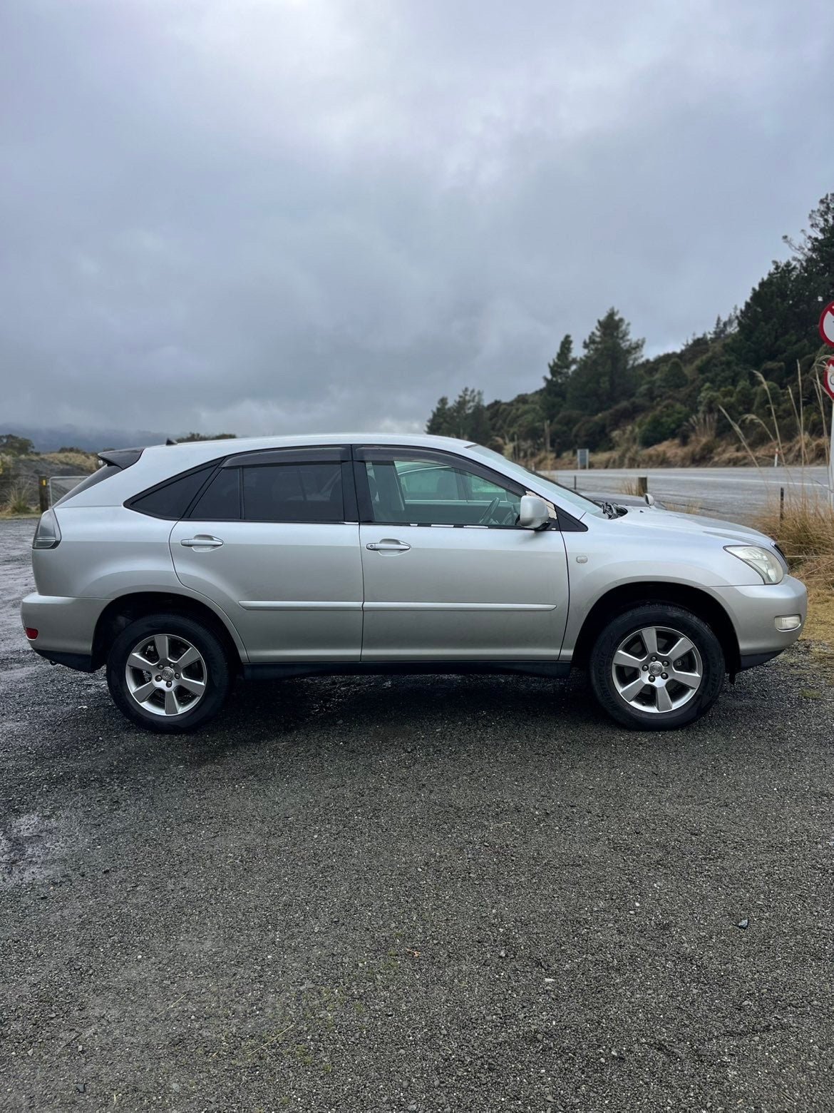 2005 Toyota Harrier 240G AWD - Low Kms!