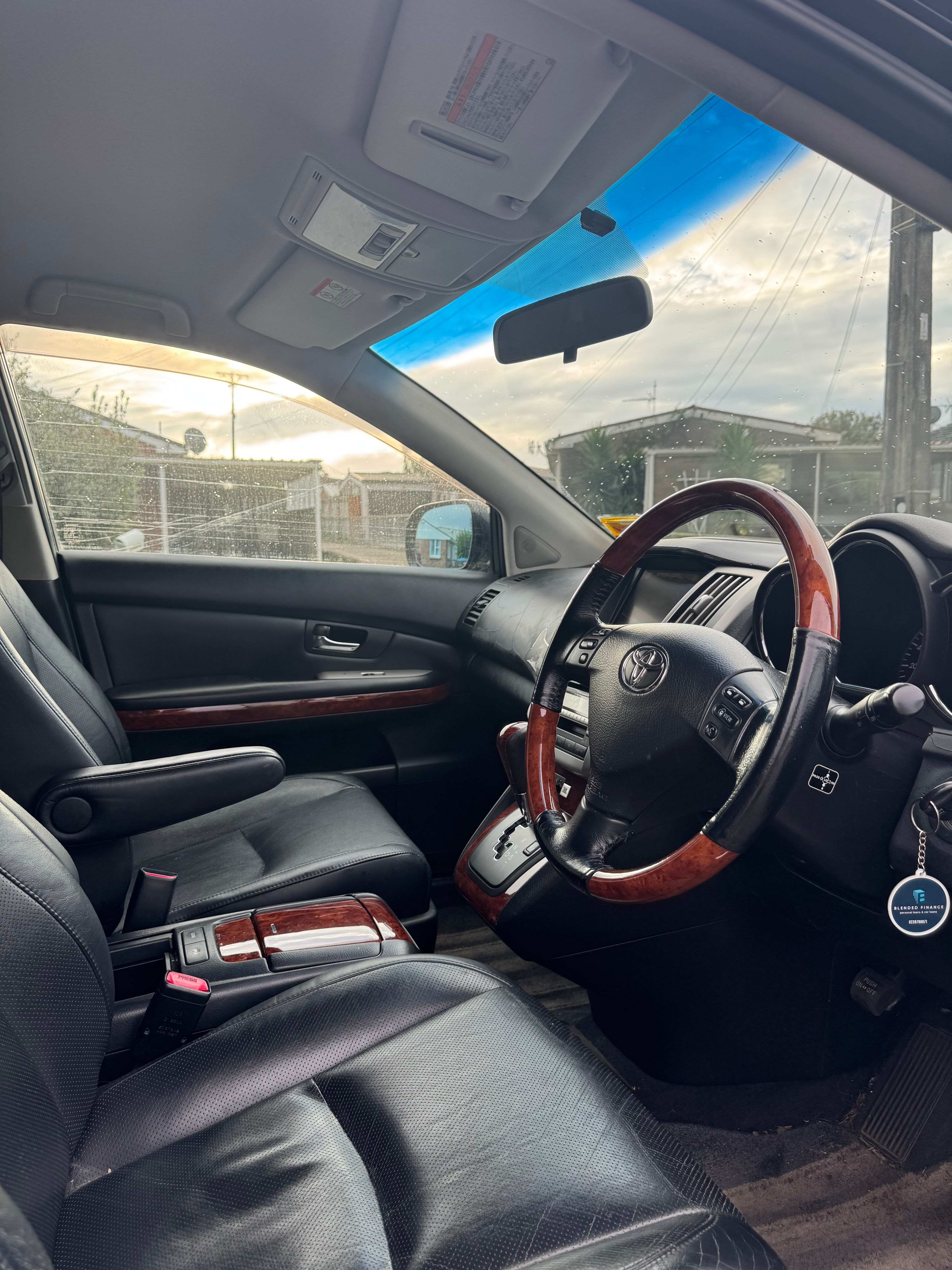 2007 Toyota Harrier 350G - Heated Leather Seats!