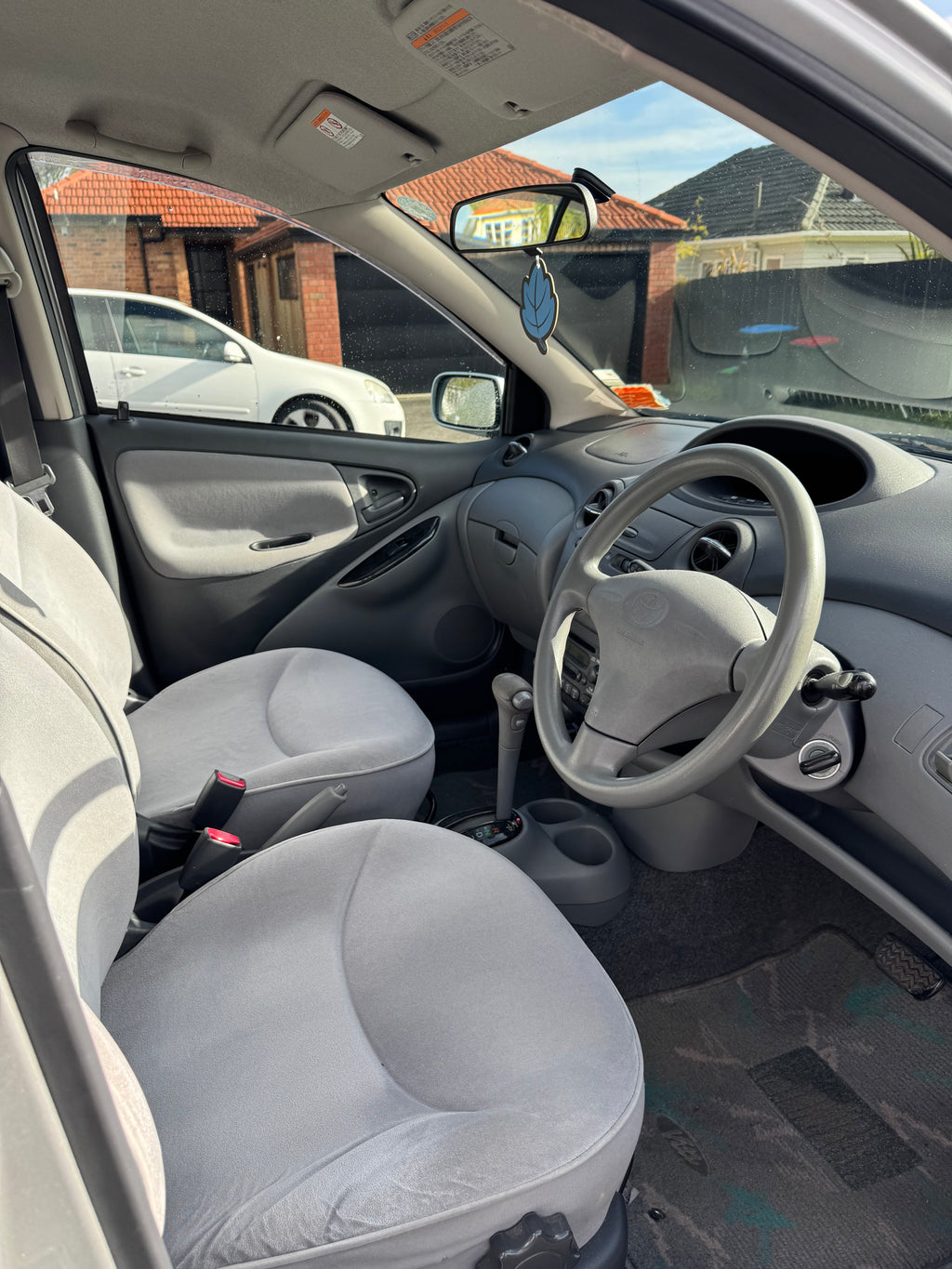 2000 Toyota Vitz Clavia – Low KMs