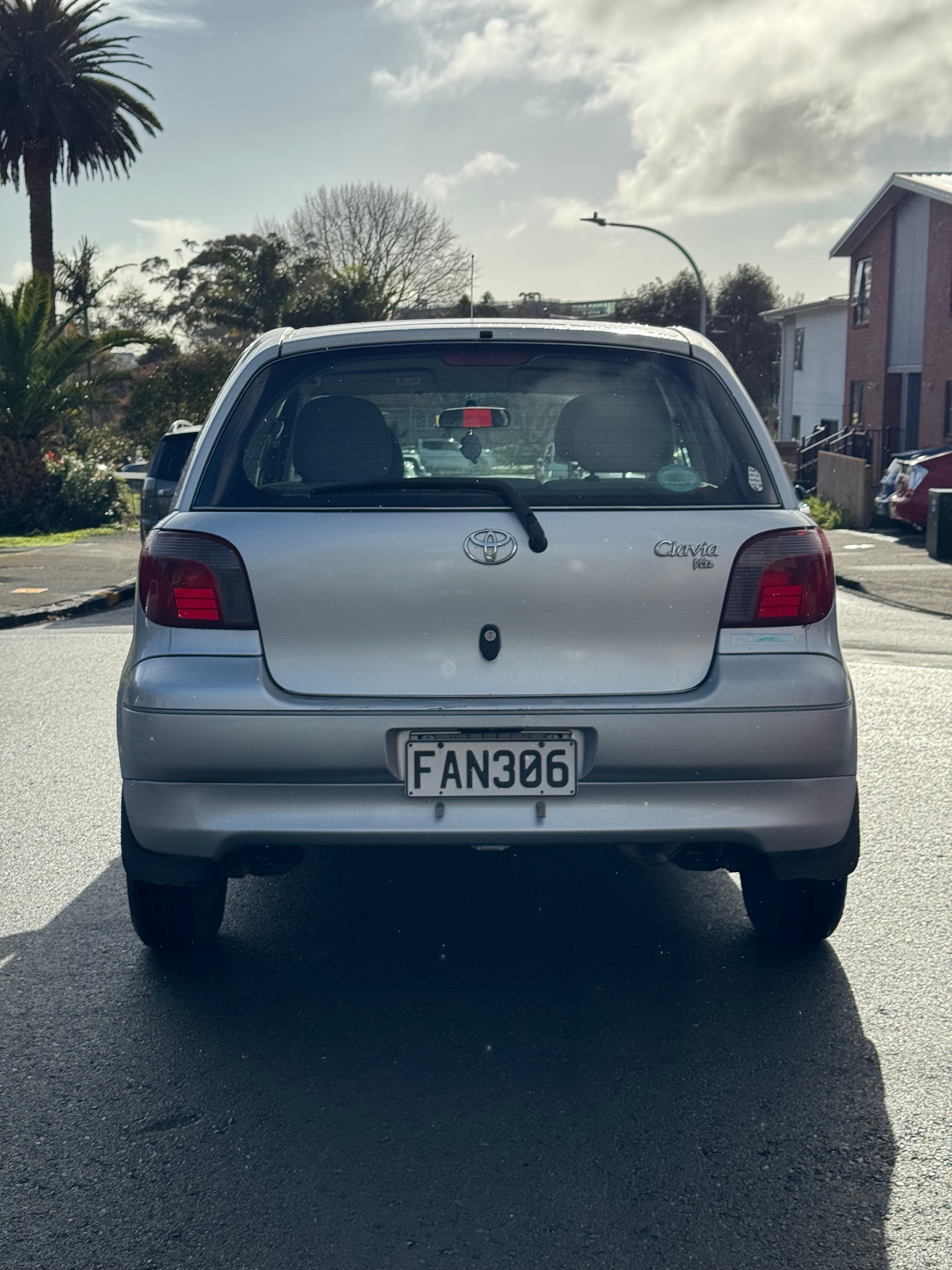 2000 Toyota Vitz Clavia – Low KMs