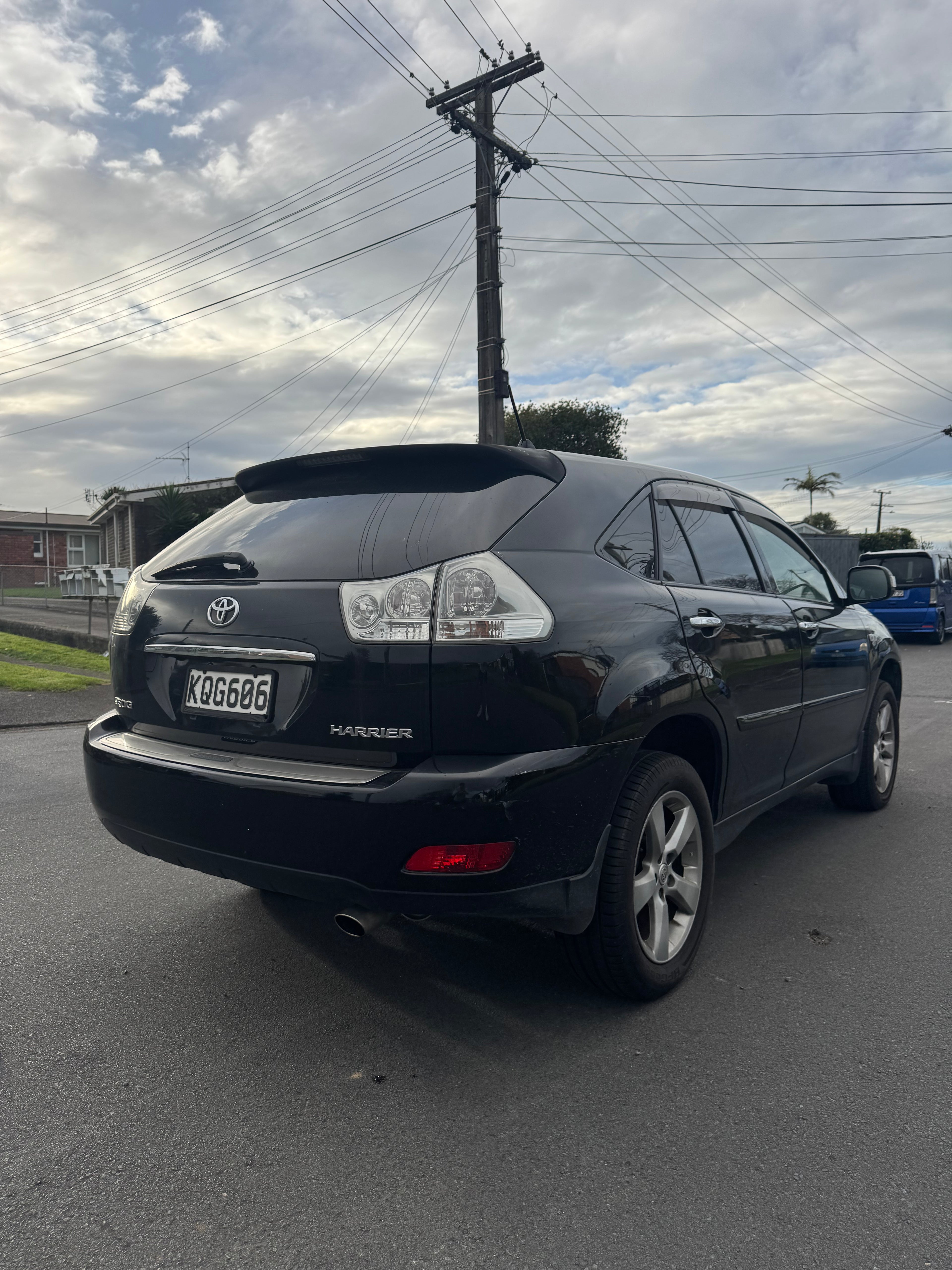 2007 Toyota Harrier 350G - Heated Leather Seats!