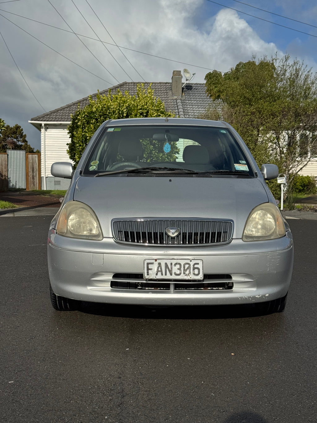 2000 Toyota Vitz Clavia – Low KMs