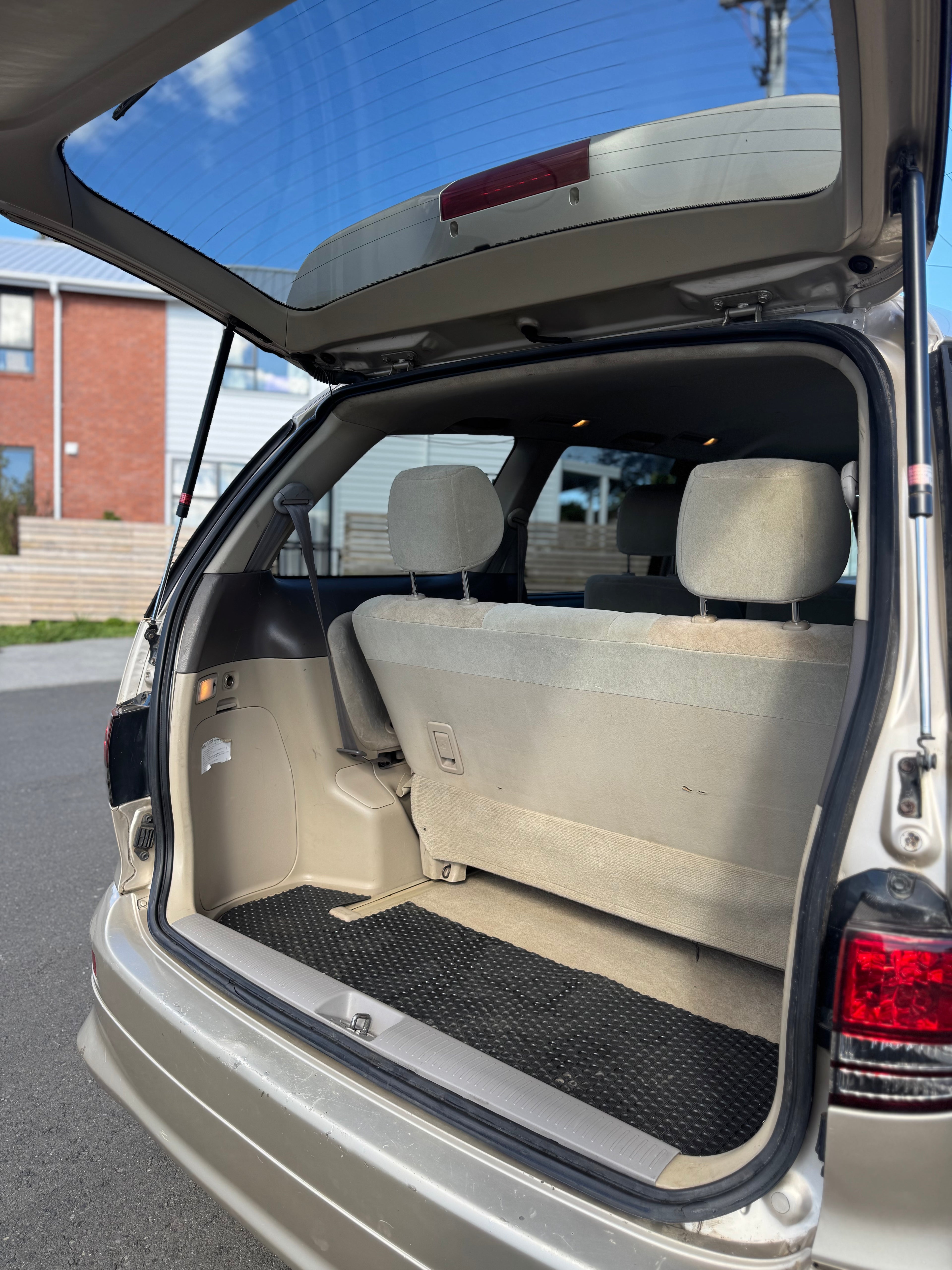 2004 Toyota Estima - G Edition